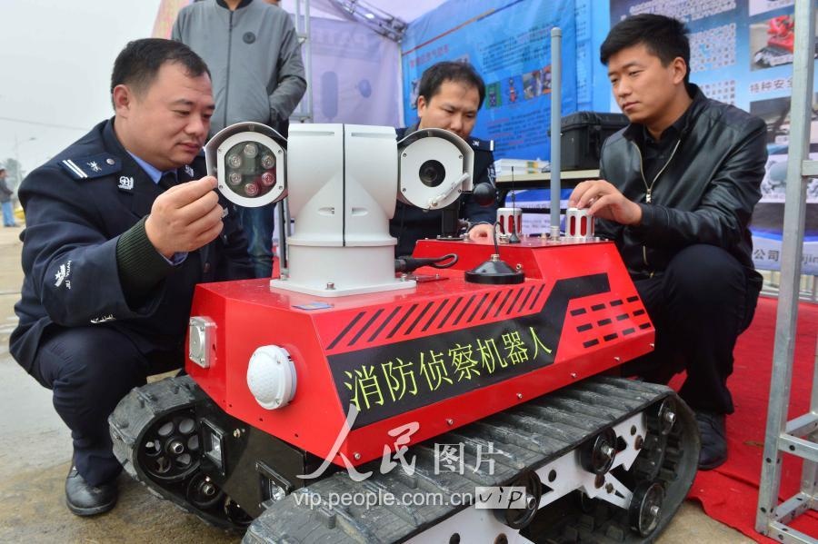 北京凌天攜消防滅火機器人、偵查機器人助力人全國?；窇本仍?/></a></dt>
                    <dd class=